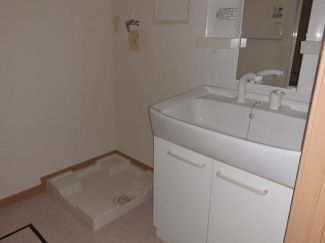 明るい洗面所です