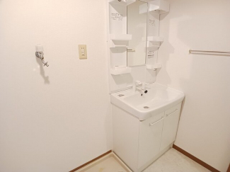 明るい洗面所です