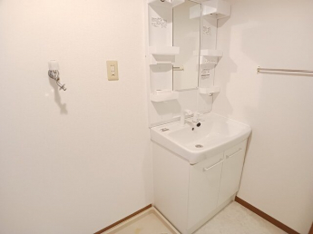 明るい洗面所です