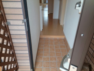 収納もある玄関です