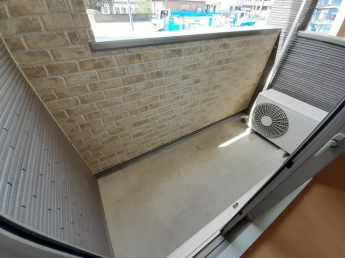 落ち着いた時間を過ごせるバルコニーです