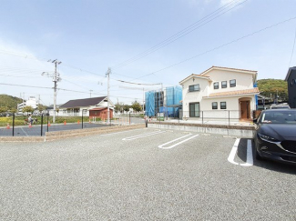 駐車場があるので、車を買う予定の方も安心です