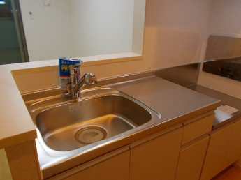 コンパクトなキッチンで掃除もラクラク