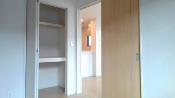 内装は落ち着いています