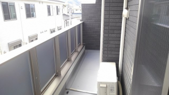 落ち着いた時間を過ごせるバルコニーです