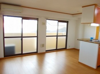 お洗濯にも便利なバルコニー付き