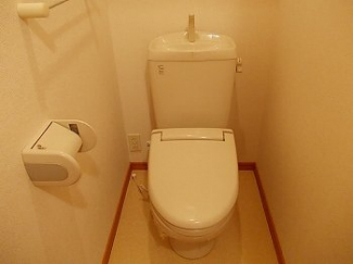 コンパクトで使いやすいトイレです