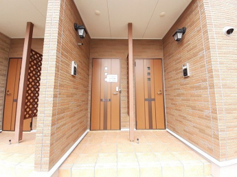 毎日通るエントランスはこのようになっています