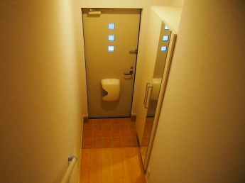 毎日通る玄関はこちらです