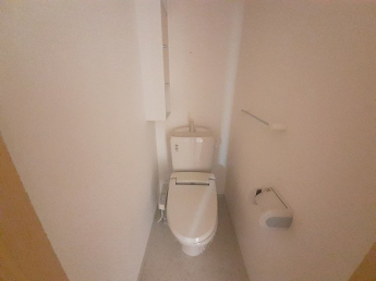 ゆったりとした空間のトイレです