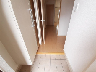 収納もある玄関です