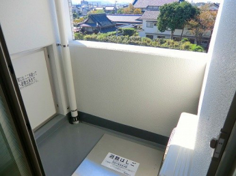 バルコニーからの眺めを楽しみながら食事をしませんか