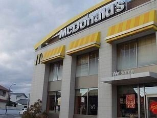 マクドナルドまで1000m