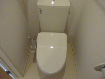 落ち着いた色調のトイレです