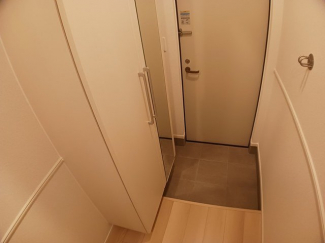 収納もある玄関です