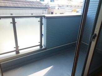 外からの目が気にならないバルコニーで洗濯物が干せます