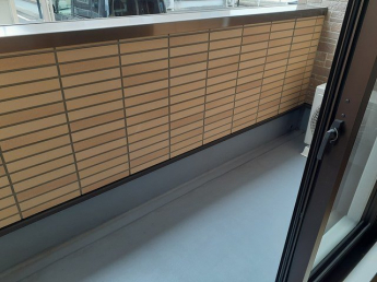 バルコニーからの眺めを楽しみながら食事をしませんか