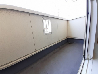 お洗濯にも便利なバルコニー付き