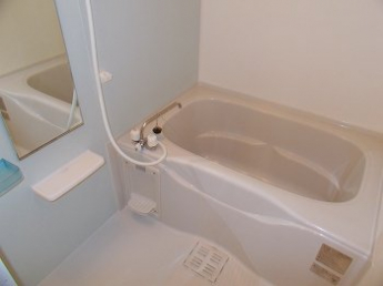 コンパクトで使いやすいお風呂です