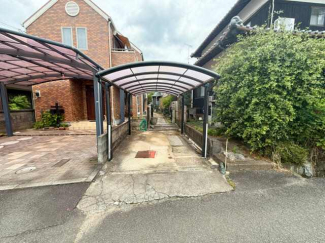 駐車場です。カーポートと立水栓付です♪