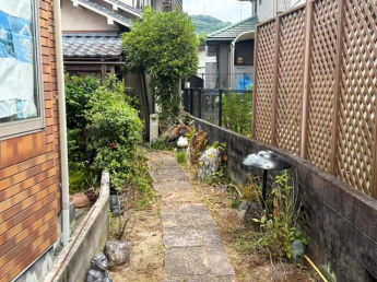 駐車場からお家までの風情のある小路です♪奥ゆかしい玄関アプロ