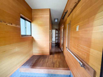 懐かしさを感じる昔ながらの玄関です♪