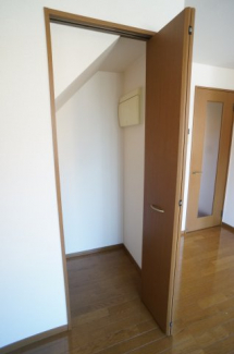 階段下収納です
参考、同建物・同間取りの号室