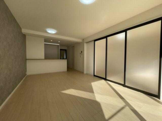 扉で仕切っても半透明なので圧迫感がありません。