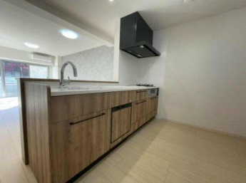 憧れの対面キッチン。食洗器完備で、嬉しいタッチレス水栓です♪