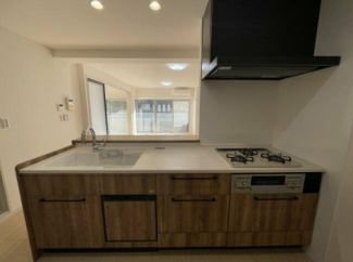 ブラウン×ブラックのおしゃれなキッチンで毎日の家事を楽しく。