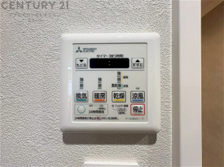 暖房機能があるため、冬場でも温かい浴室で入浴でき、乾燥機能があるため、水気を素早く取り除けます。また、換気機能があるため、湿気を素早く排出してカビや雑菌の発生を防ぐことができます。
