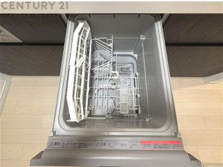 手洗いに比べて時間や労力を節約できることです。また、高温のお湯で洗浄されるため、雑菌や細菌を殺菌する効果もあります。さらに、乾燥機能があるため、手で拭く手間も省け衛生的に保管できます。