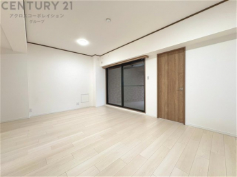 リビングダイニングは家族や友人とのコミュニケーションを楽しむ場所でくつろぎながら食事や会話を楽しめ、多目的に利用できリラックスできる空間です。家庭内の中心として機能し、快適な生活をサポートします。