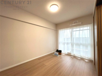 創造性や成長を促す遊びの空間を提供。学習や趣味に集中できる環境を整えます。個別のプライベートスペースは自己表現と自立心を育み、心地よい睡眠環境を整えリラックスできる場所を提供。