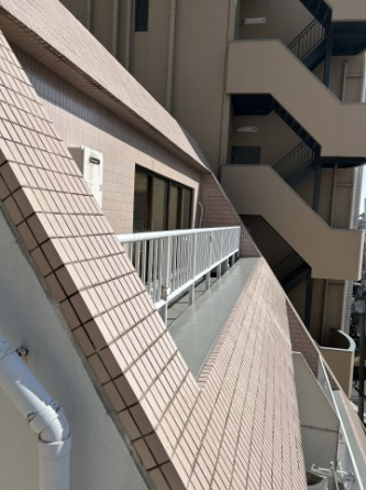 月額2200円でバルコニーに看板の設置可能です。