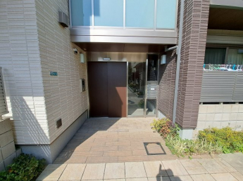【エントランス】