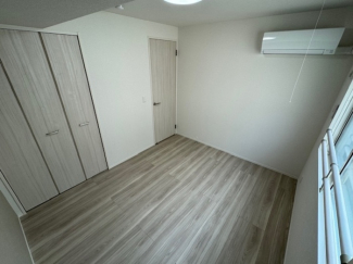 開放的な寝室です