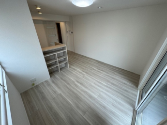 ゆったり過ごせる居間です