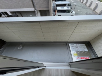 暖かな日差しのふりそそぐバルコニー