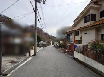 【前面道路含む現地写真】