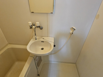 浴室に洗面があります