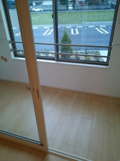 明るい色調の室内です