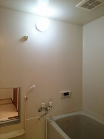 コンパクトで使いやすいお風呂です