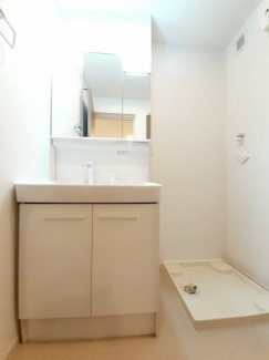 明るい洗面所です