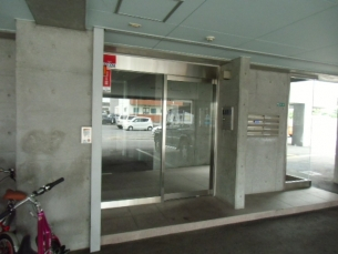 【エントランス】