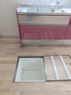 キッチンには床下収納があります