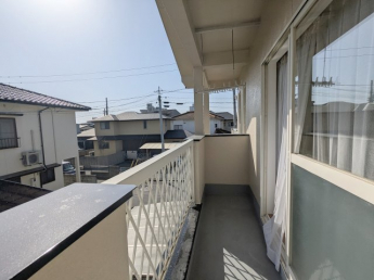 バルコニーは南向きです