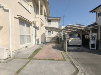 敷地内に2台駐車可能です