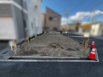 尼崎市大島1丁目の穏やかな住環境に位置する売土地。周辺環境が充実し、日々の買物や通学も安心です。前面道路もゆったりしており駐車計画もスムーズ。自由設計でこだわりの邸宅を実現できます。