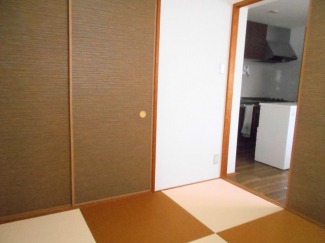 しっかり収納できる物入があります。